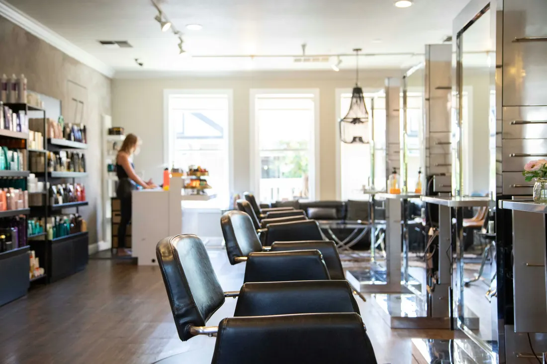 Deposit-protected beauty appointment